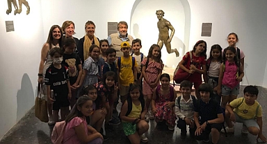 Agah Efendi İlköğretim Okulu öğrencileri, Coşkun Aral'la bir araya geldi