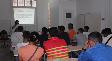 Konak Gençlik Destek Merkezi bağımlılıkla mücadele seminerlerine ev sahipliği yapıyor