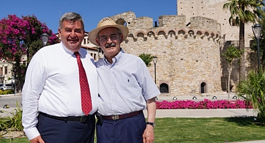 Büyükerşen’den Çeşme Cumhuriyet Meydanı’na ziyaret!