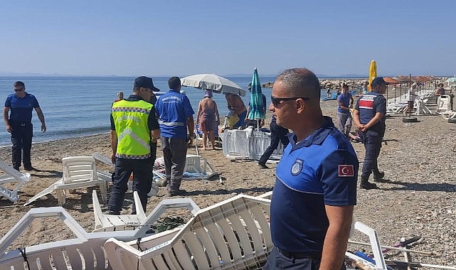 Edremit sahillerinde izinsiz şezlonglar toplandı
