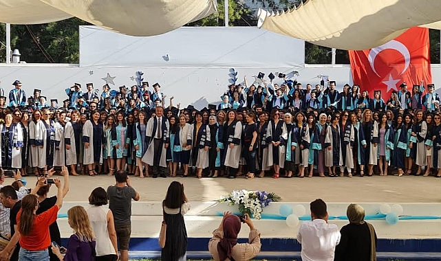 Egeli hemşireler kep attı