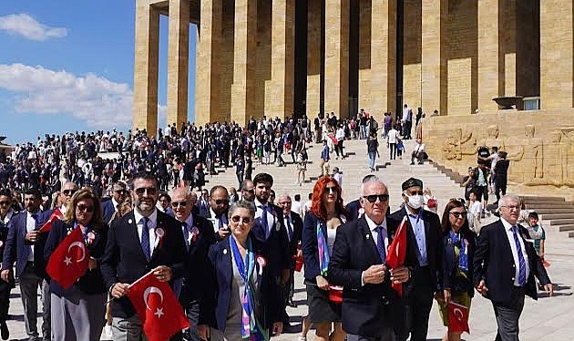Rotaryenler yeni döneme Ata’nın huzurunda başladı