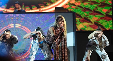 Hande Yener meslektaşlarına meydan okudu