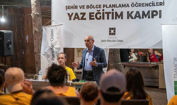 Şehir planlama bölümü öğrencileriyle buluşan Soyer'den 'Siyaset yapın' çağrısı