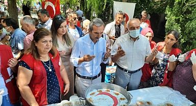 Türk Kızılay Urla, aşure dağıttı