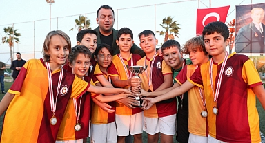 1.Ulaş Bayam Futbol Turnuvası’nda şampiyonların kupa heyecanı