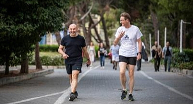 Başkan Soyer ile Büyükelçi Meyer-Landrut Otomobilsiz Kent Günü’ne yürüyerek başladı