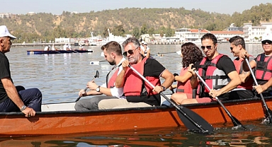 Bayraklı denize açıldı