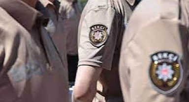 Bekçilerin şüphelendiği kişiden 1112 adet uyuşturucu çıktı