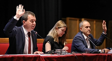 Bergama Belediye Meclis Toplantısı’nda Başkan Koştu Müjdeyi Açıkladı