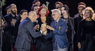 Bergama'daki tarihi gecede Başkan Soyer'den çağrı: “Sunağımızı geri istiyoruz”