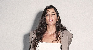 Berrak Tüzünataç'ın çıplak pozu sosyal medyayı salladı