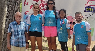 Bostanlıspor KKTC'de şampiyon oldu