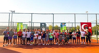 Çeşme’de tenis turnuvası heyecanı