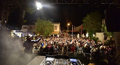 Çeşme’nin dört bir yanında festival coşkusu