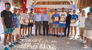 Çeşme Tenis Turnuvası’nda ödüller sahiplerini buldu