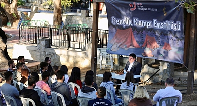 CHP Buca Genç Kampta