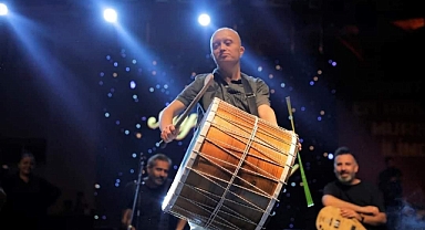 Down sendromlu Berkant çaldı, Ankaralı Ayşe söyledi