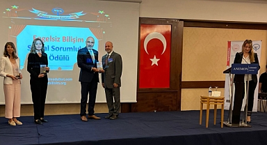 Ege Üniversitesinin “Engelsiz Üniversite” uygulamaları ödüllendirilmeye devam ediyor