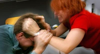 'Erkekler hem şiddetin faili, hem şiddetin mağduru'