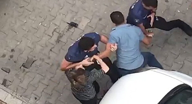 Evine su sızan adam önce komşusuna ardından polise saldırdı