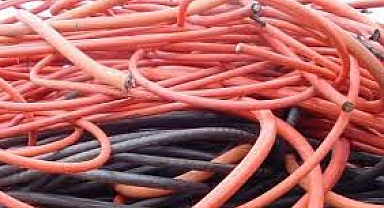 Hırsızlar köyün dünyayla bağlantısını kesti!