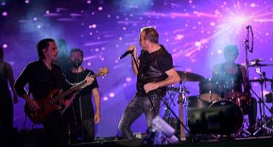 İEF Çim Konserleri’nde finali Haluk Levent yaptı