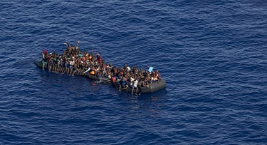 İzmir açıklarında 75 düzensiz göçmen yakalandı