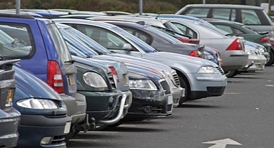 İzmir'de korsan otoparkçılık operasyonu: 65 kişiye adli işlem yapıldı