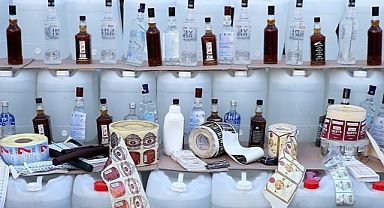 İzmir'de sahte içki operasyonu: 2 bin 300 litre bandrolsüz içki ele geçirildi