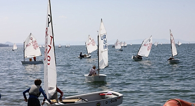 Narlıdere'de yelken yarışları rekor katılımla tamamlandı 