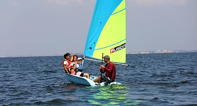 Narlıdere'nin kızları yelken sporuyla tanıştı