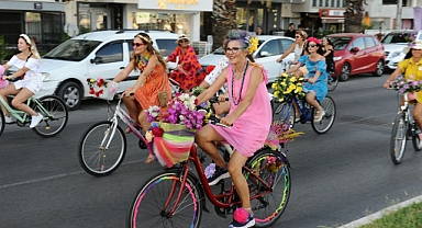 Süslü Kadınlar Karşıyaka'da pedalladı