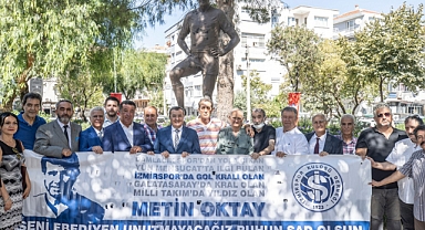 Taçsız Kral Konak’ta anıldı 