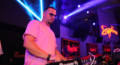 Turistler ünlü DJ Kaan Öz ile coştu