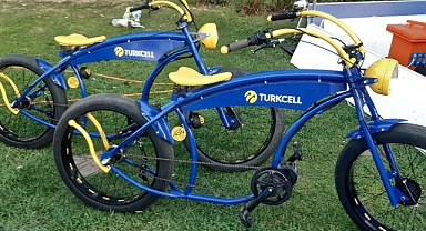 Uluslararası Turkcell Granfondo İzmir Bisiklet Yarışı Cumhuriyet Meydanı’nda başladı