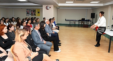 Atatürk Yükseköğrenim Kız Öğrenci Yurdu'nda keyifli söyleşi