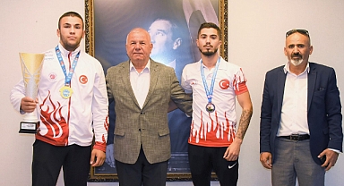 Başkan Karakayalı şampiyon sporcuları ağırladı