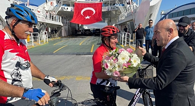 Başkan Soyer'den 350 bininci bisikletli yolcuya sürpriz