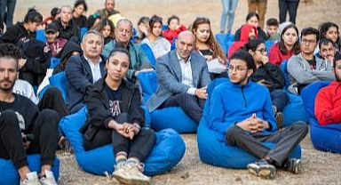 Başkan Soyer “Gençler Suyu Konuşuyor” temalı gençlik kampını ziyaret etti