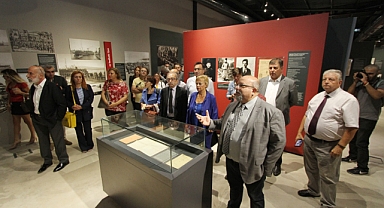 Başkan Tugay gazetecileri 'Çatı Bostanlı'yı tanıttı