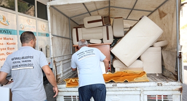 Bayraklı Belediyesi'nden üniversite öğrencilerine ev eşyası desteği