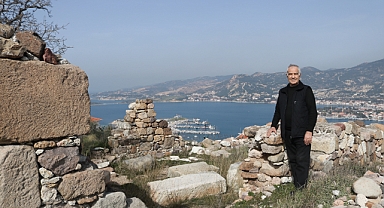 Duayen turizmciden öğrencilere yaşanmış Foça efsaneleri