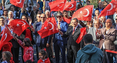 Gültepe’de Cumhuriyet Bayramı Türküler ve zeybekle kutlandı 
