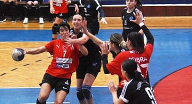 İzmirli hentbolculara Portekizli rakip