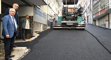 Karabağlar'da asfaltlamalar yoğun şekilde sürüyor