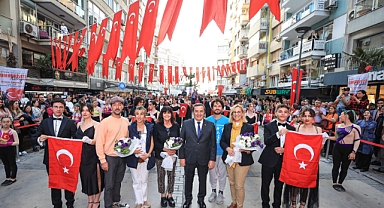  Konak'ta Cumhuriyet Bayramı coşkusu her yerde