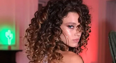 Melisa Şenolsun derin dekoltesiyle görenleri hayran bıraktı 