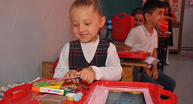 Menderes Belediyesi’nden öğrencilere destek