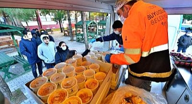 Öğrencilere 6 üniversitede yemek dağıtımı